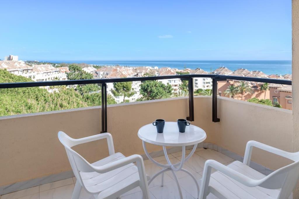 Charming Apartment With Sea Views Марбелья Экстерьер фото